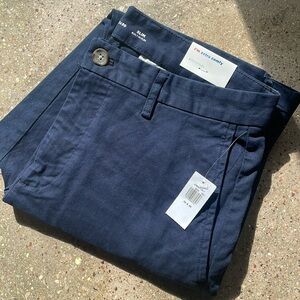Navy New with tags Old Navy mens chino. 32x30